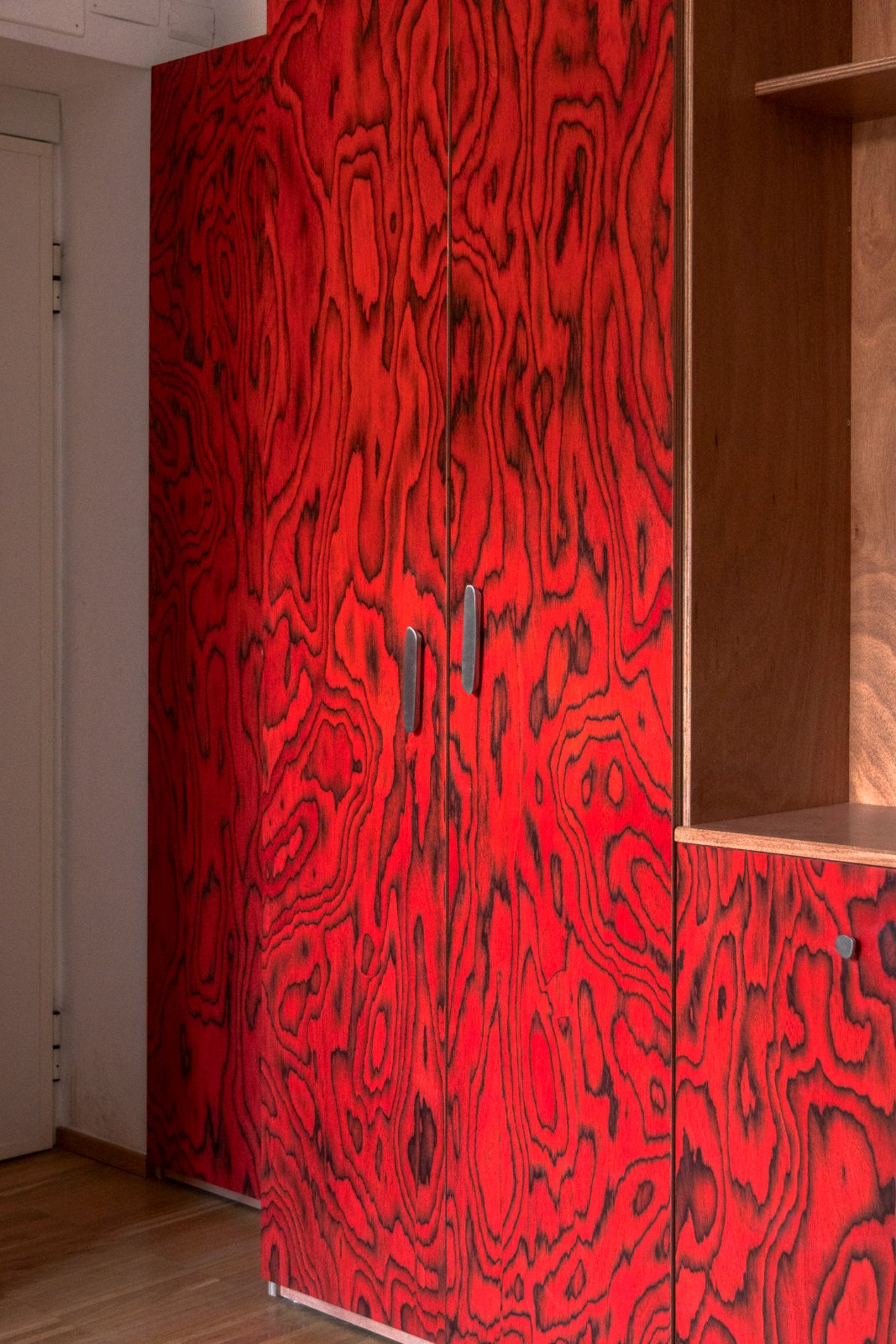 Nicchia in rovere e radiatore